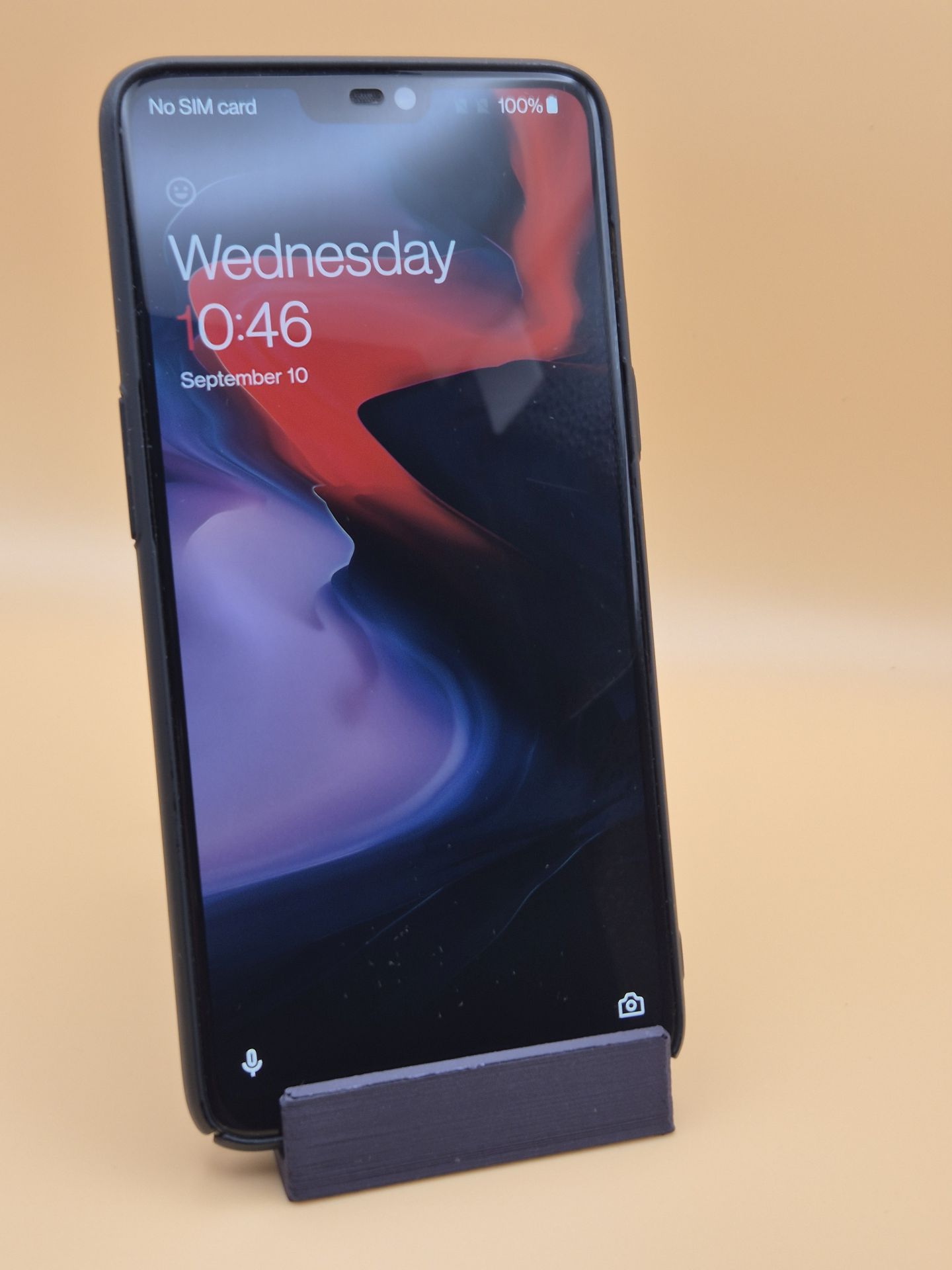Prilagodljivi stolni držač za telefon s izmjenjivim umecima
