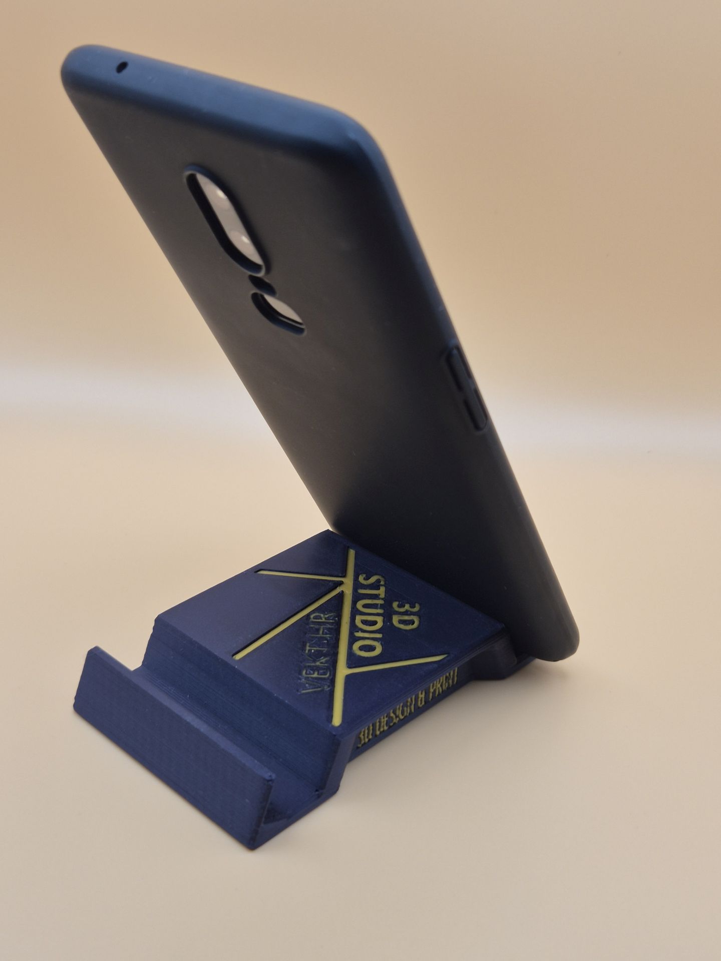 Prilagodljivi stolni držač za telefon s izmjenjivim umecima